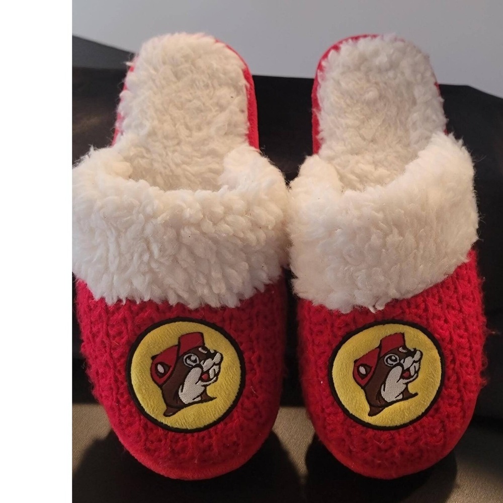 Buc-ee's Red Knit Plush Faux Fur Lined Slippers Beaver Logo Mens Womens 6-7‎
